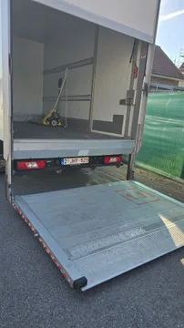 Frachtführer Lkw ford transit truck with tail lift in Dilbeek Belgien